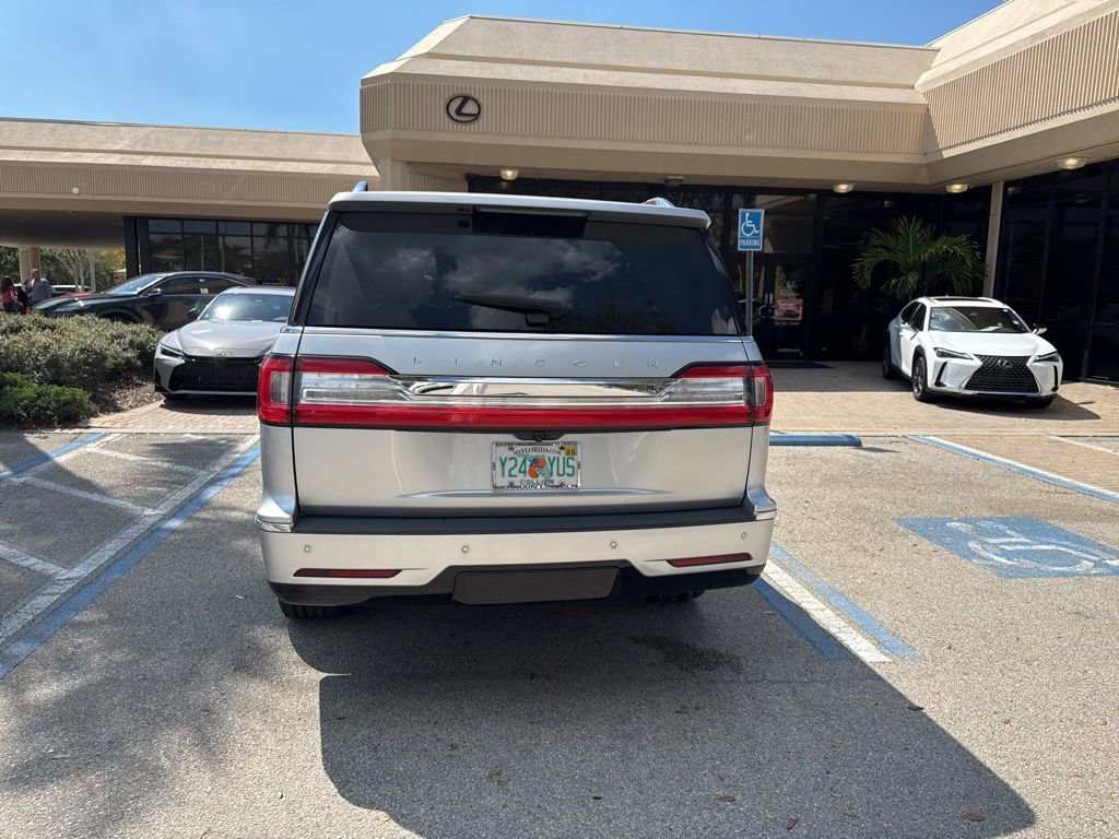 Used 2018 Lincoln Navigator Select image 6