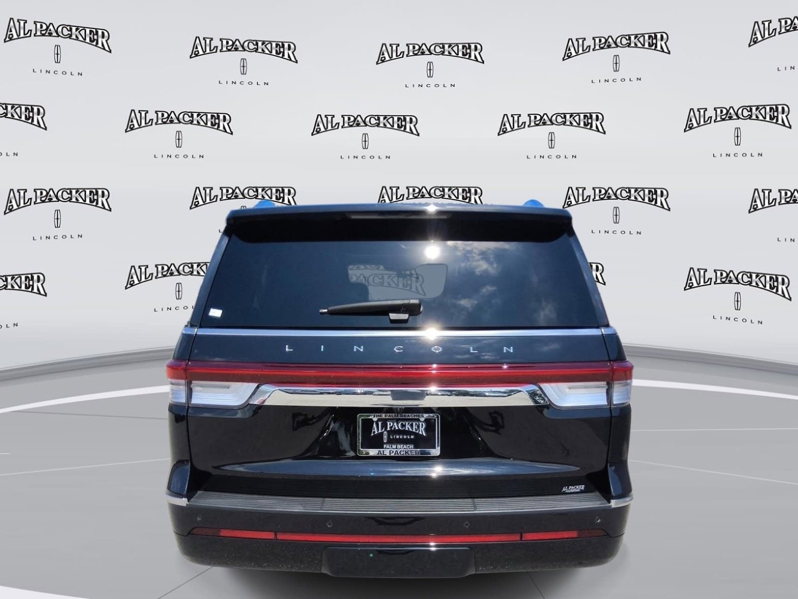 Used 2024 Lincoln Navigator L Reserve AWD/4WD image 4