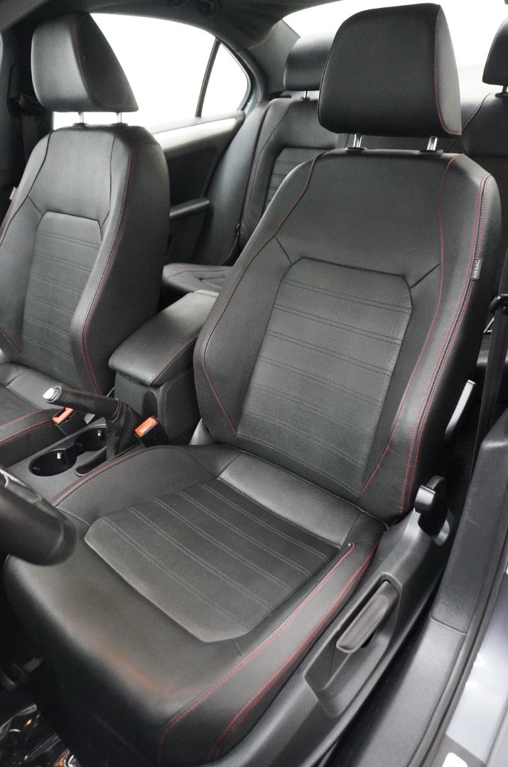 Used 2012 Volkswagen Jetta GLI FWD image 4