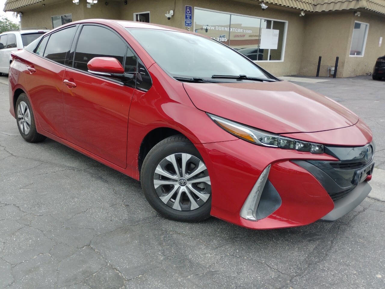 Used 2018 Toyota Prius Prime Premium w/ Carpet Mat Package FWD image 4