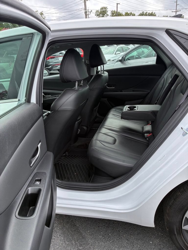 Used 2025 Hyundai Elantra Limited FWD image 23