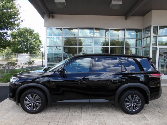 Certified 2024 Nissan Pathfinder S image 4