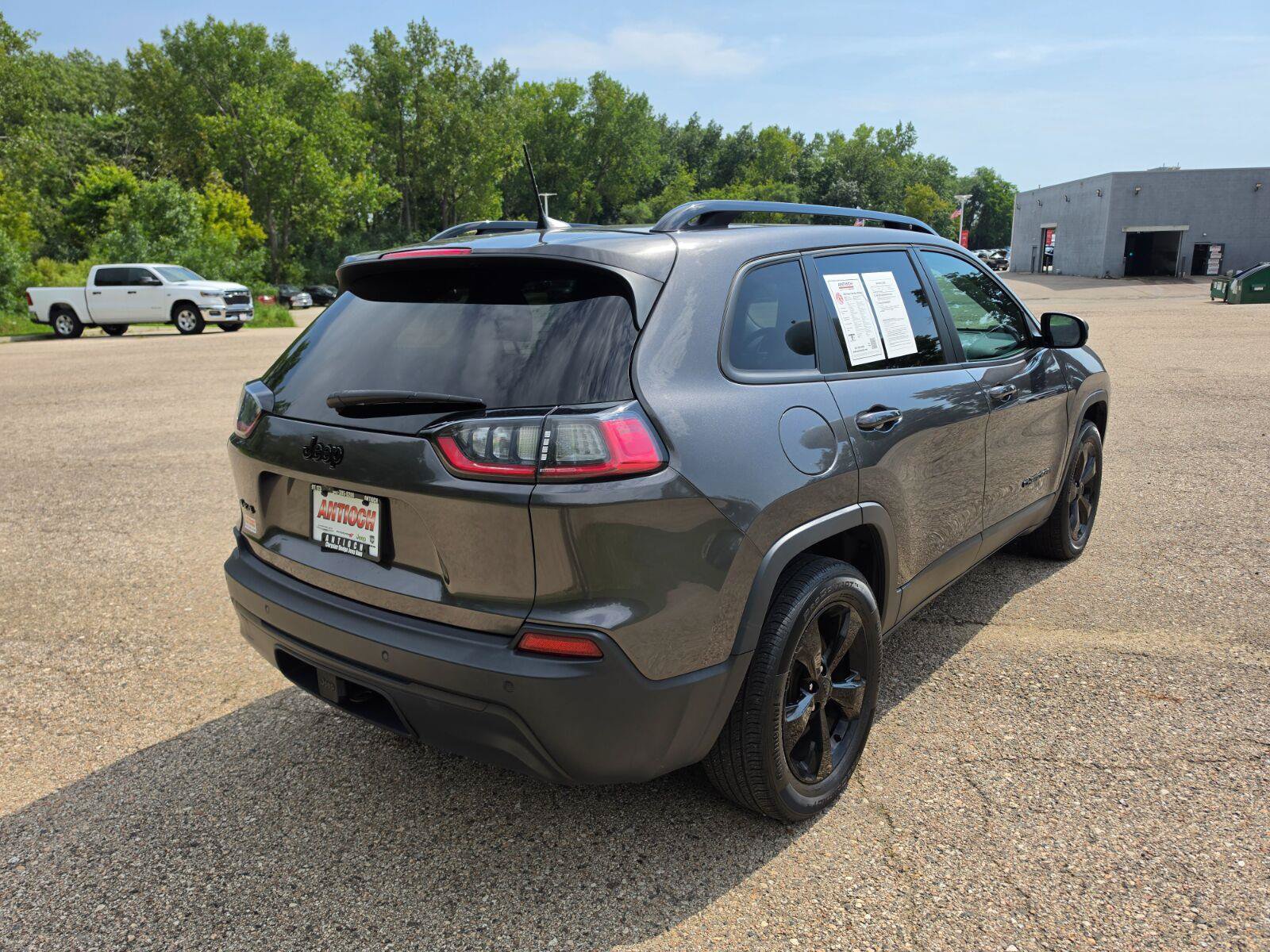 Used 2019 Jeep Cherokee Latitude Plus AWD/4WD image 8