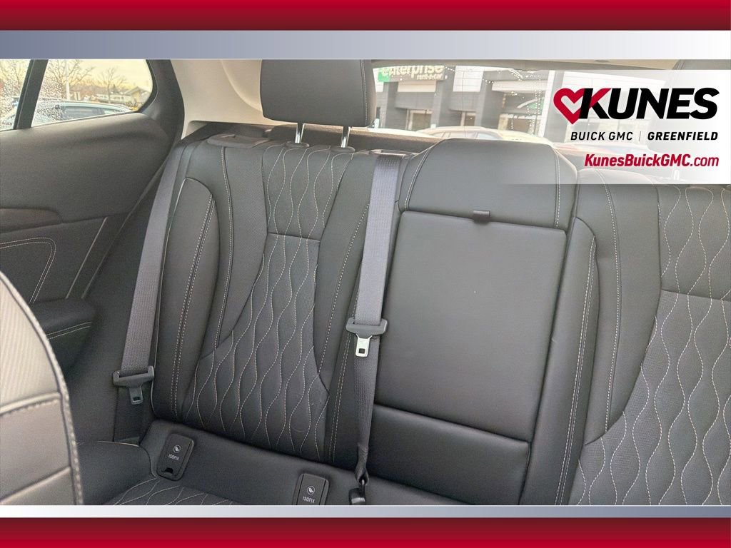 Used 2023 Buick Envision Avenir image 29