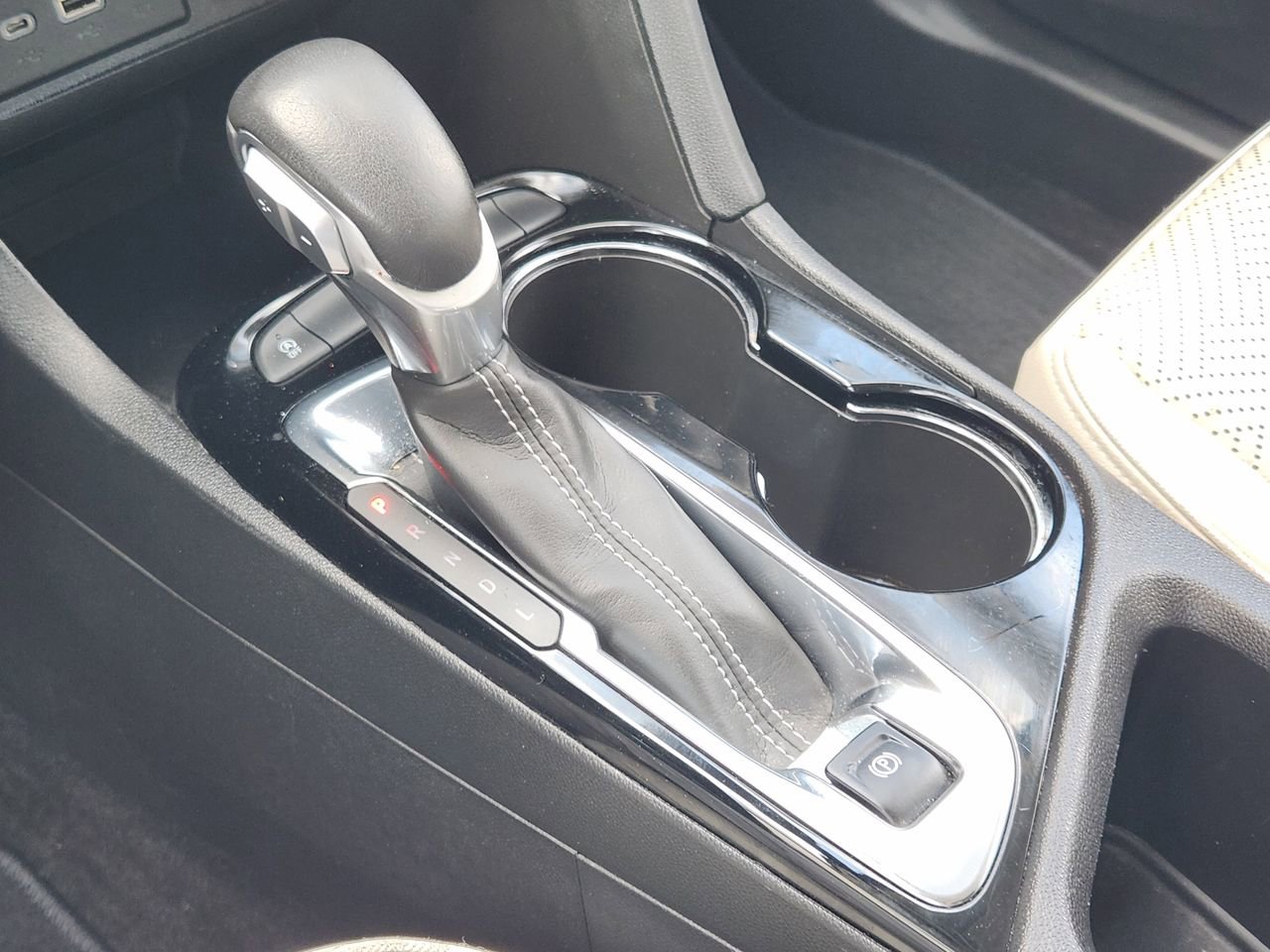 Used 2023 Buick Encore GX Essence w/ Experience Buick Package image 19