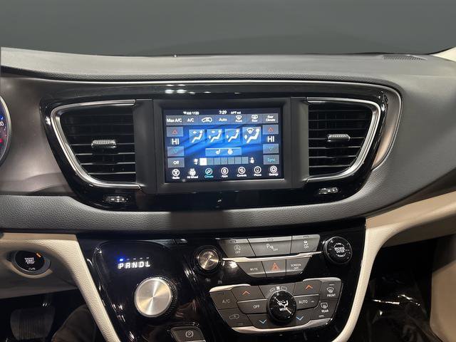 Used 2020 Chrysler Pacifica Touring-L image 26