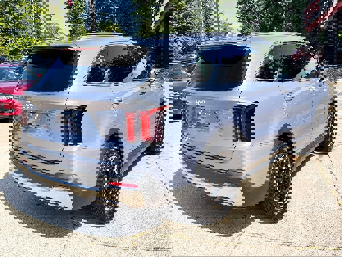 Used 2024 Kia Sorento S w/ Panoramic Sunroof Package image 6