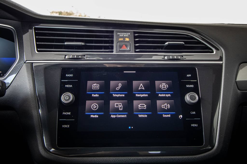 Certified 2023 Volkswagen Tiguan SE R-Line FWD image 40