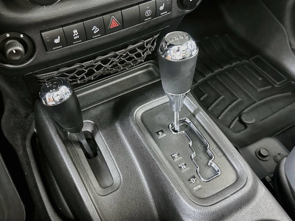 Used 2014 Jeep Wrangler Unlimited Sahara w/ Connectivity Group AWD/4WD image 16