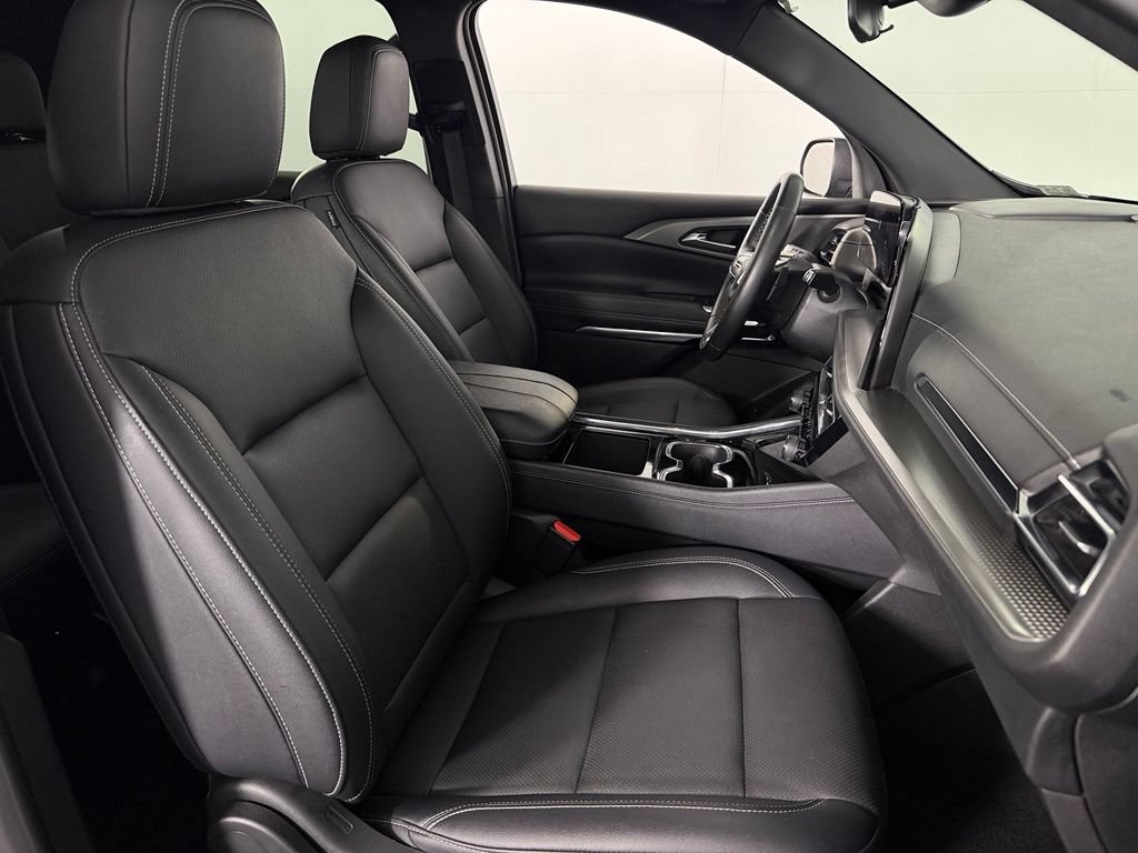 Used 2025 Chevrolet Traverse LT FWD image 35