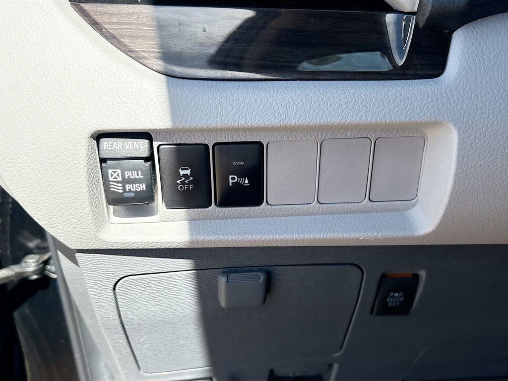 Used 2020 Toyota Sienna XLE w/ XLE Navigation Package image 10