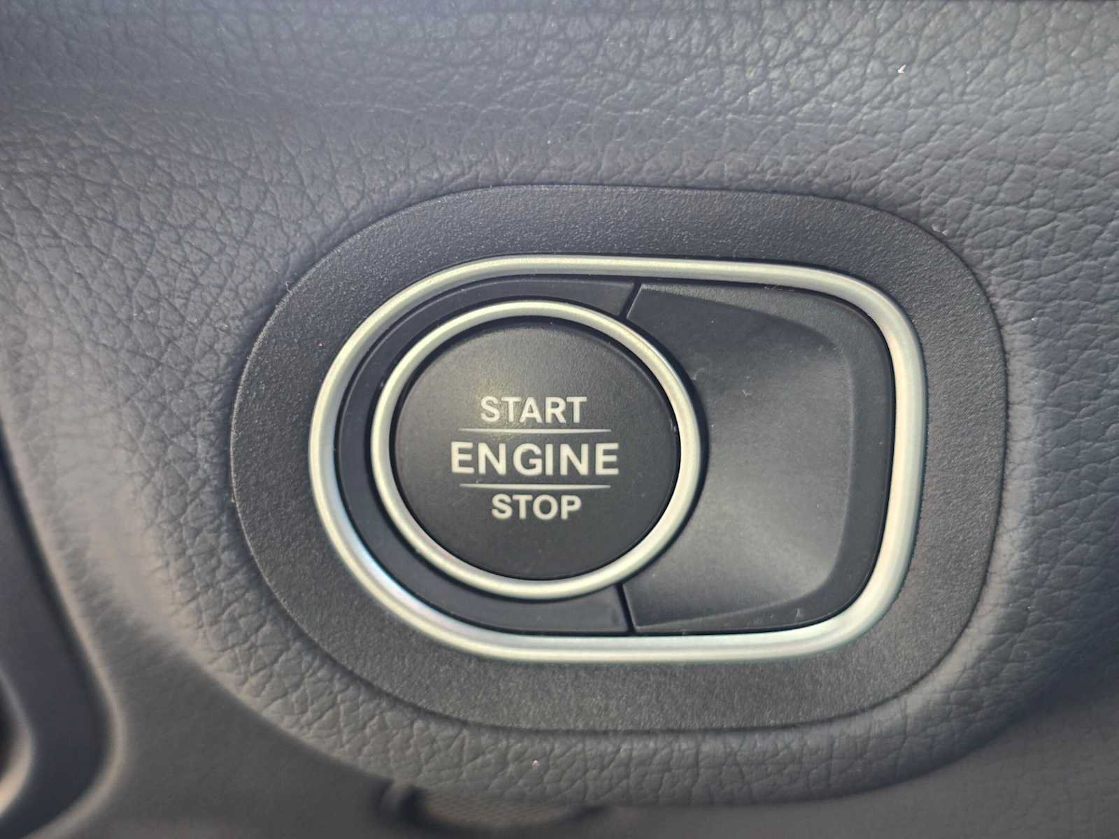 Used 2025 Mercedes-Benz GLE 450e 4MATIC image 36
