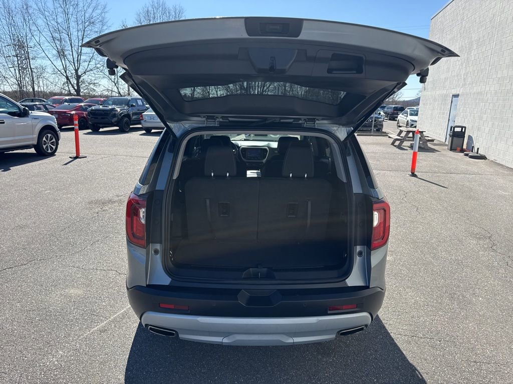 Used 2023 GMC Acadia SLE image 10