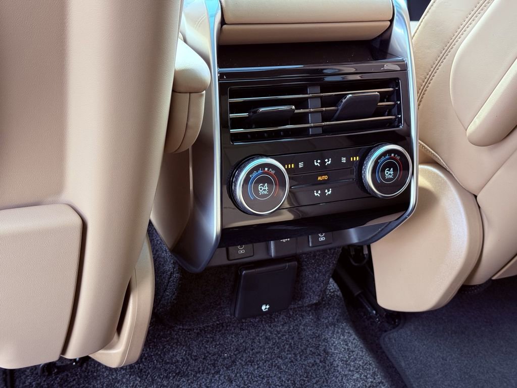 New 2026 Land Rover Range Rover Long Wheelbase SE image 12