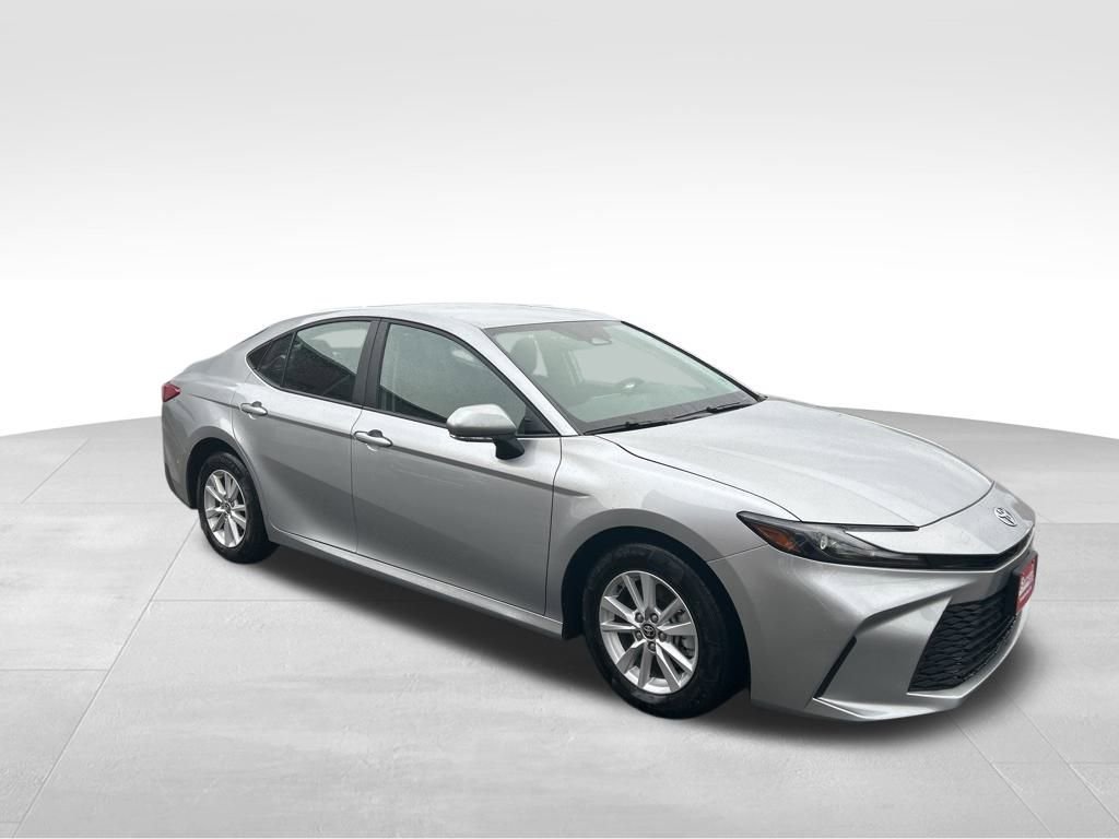 Used 2025 Toyota Camry LE image 7
