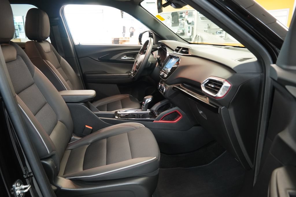 Certified 2023 Chevrolet TrailBlazer RS w/ Convenience Package AWD/4WD image 34