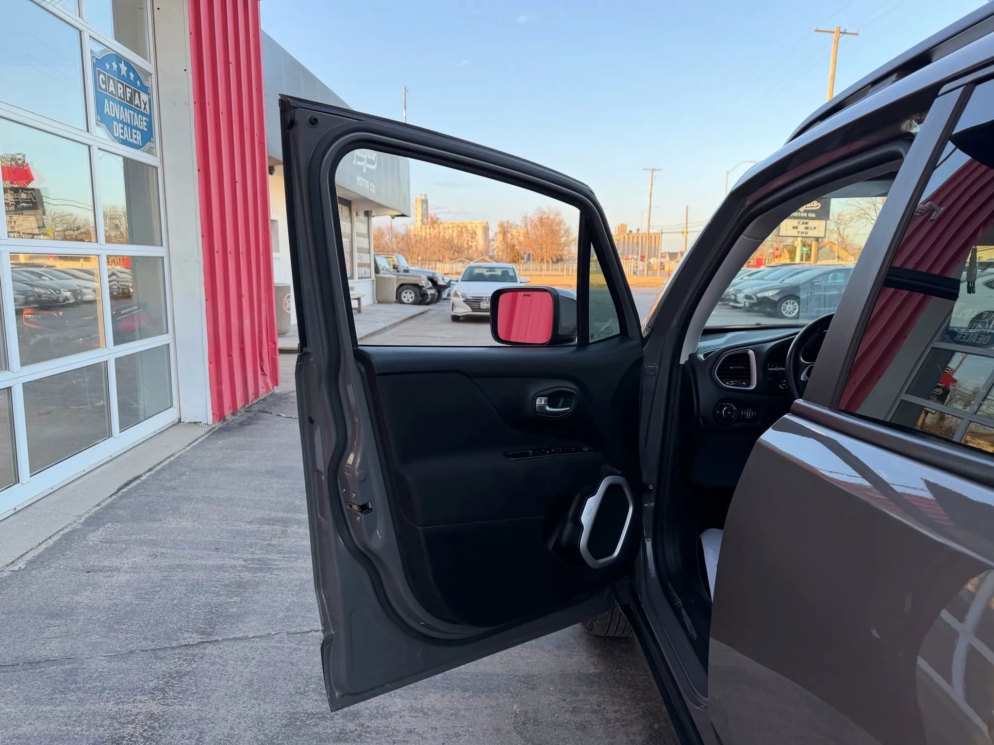 Used 2019 Jeep Renegade Latitude w/ Cold Weather Group image 9