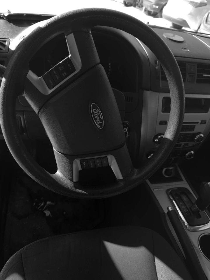 Used 2012 Ford Fusion SE image 6