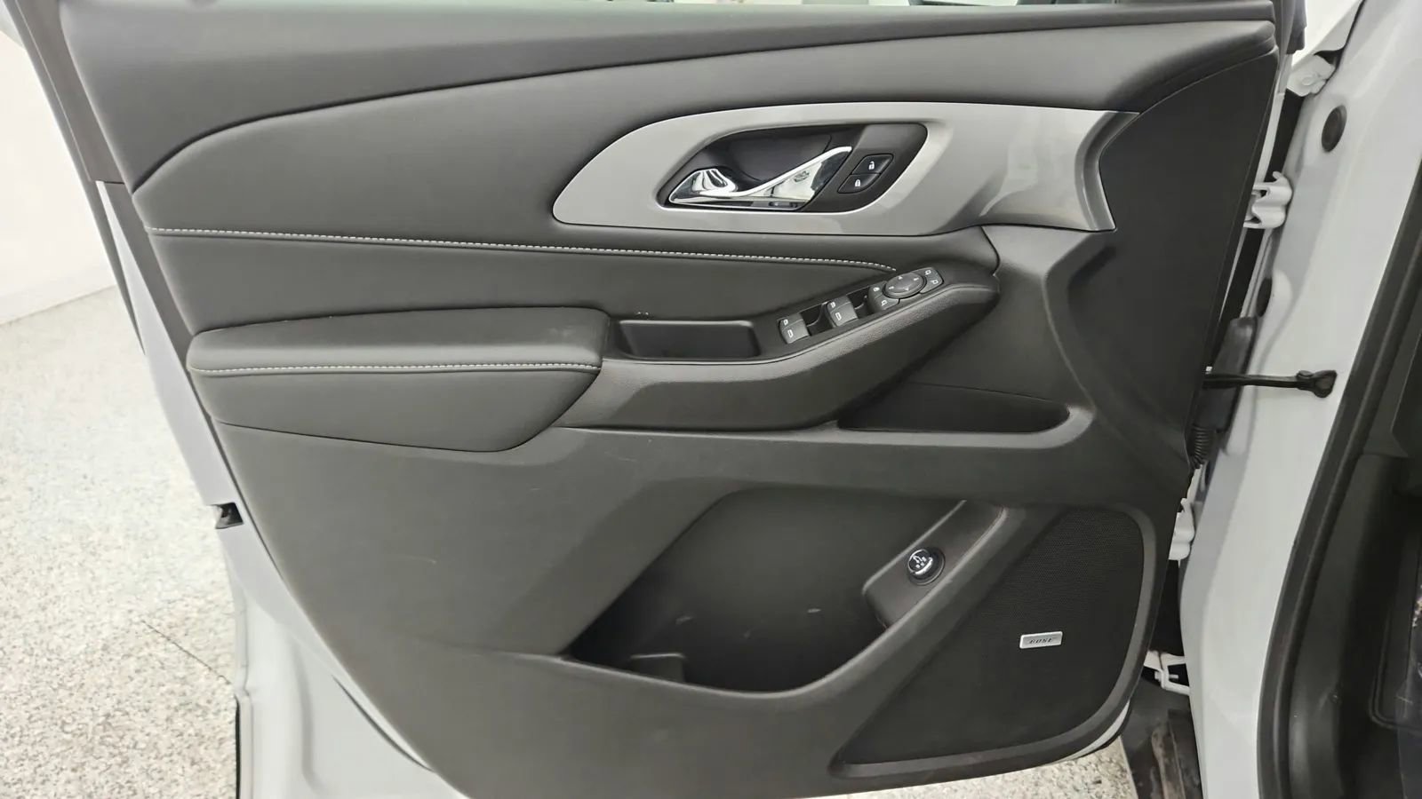 Used 2023 Chevrolet Traverse LT w/ LT Premium Package image 32