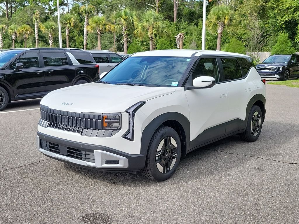 New 2027 Kia Seltos LX FWD image 3