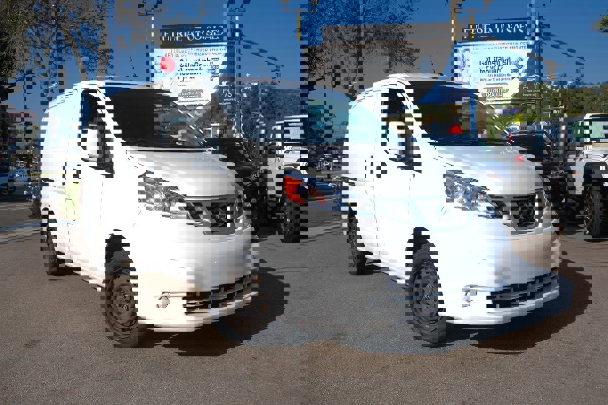 Used 2021 Nissan NV200 SV w/ Back Door Glass Package image 3