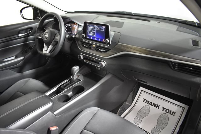 Used 2025 Nissan Altima 2.5 SV FWD image 35