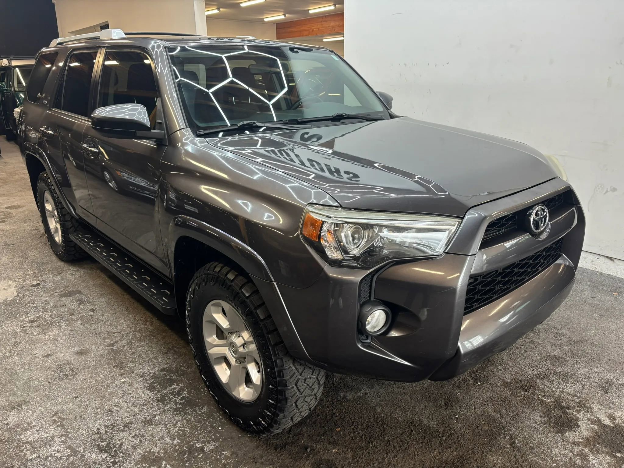 Used 2016 Toyota 4Runner SR5 image 2