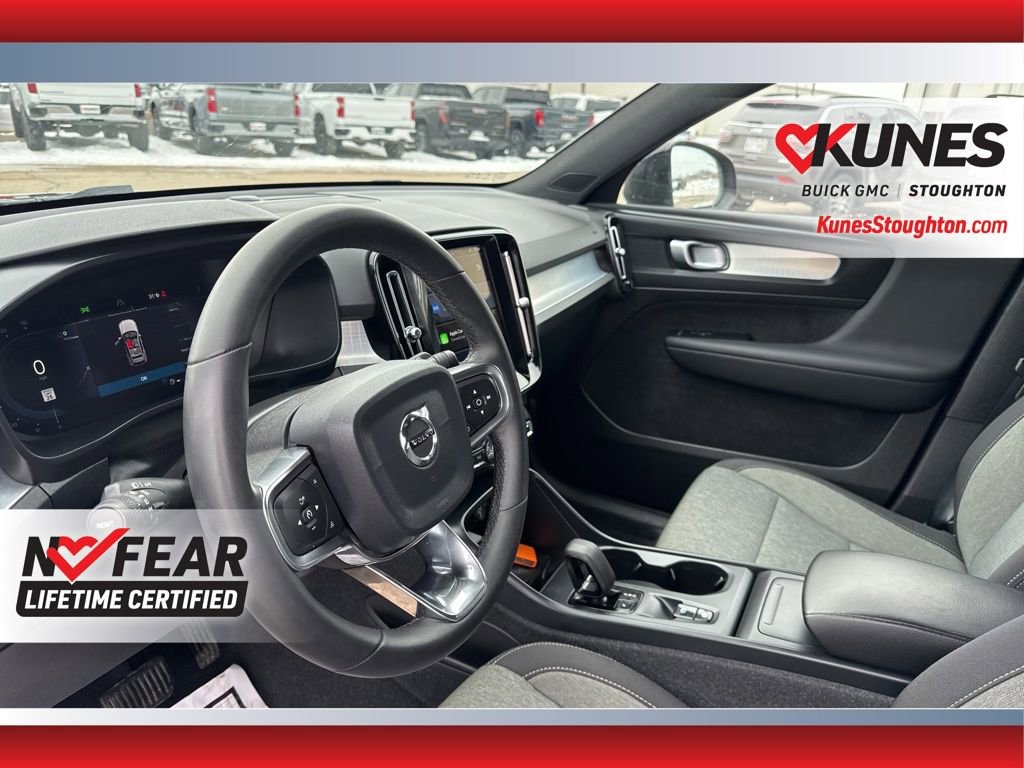 Used 2024 Volvo XC40 B5 Core image 23