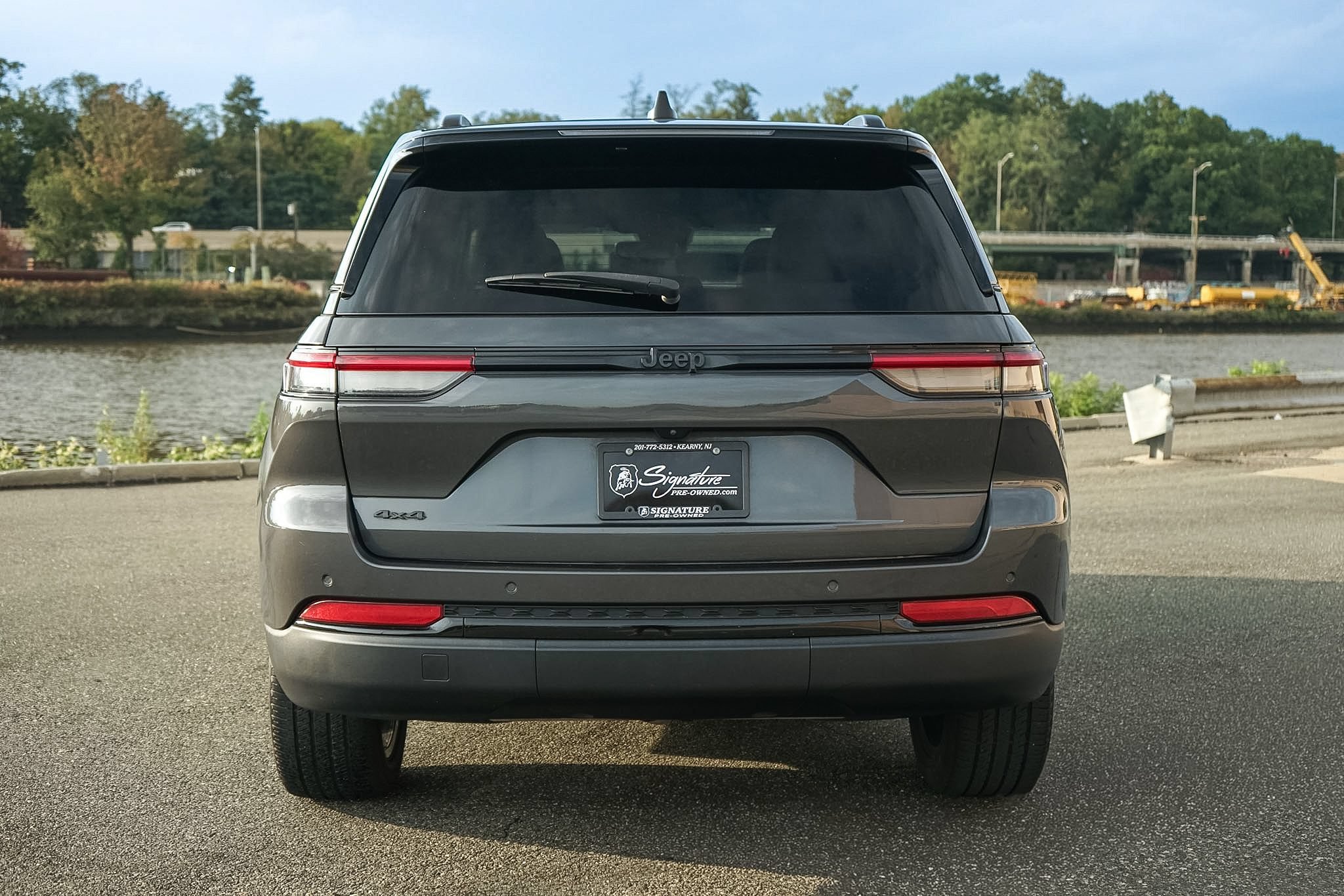 Used 2023 Jeep Grand Cherokee Altitude AWD/4WD image 38