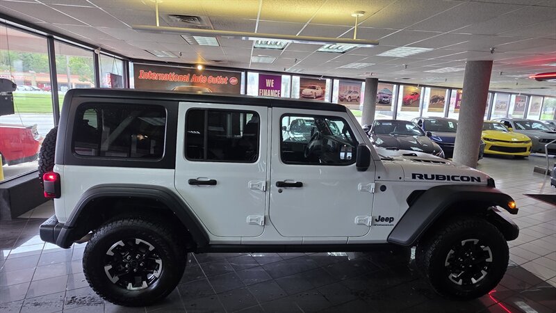 Used 2024 Jeep Wrangler Unlimited Rubicon 4xe AWD/4WD image 5