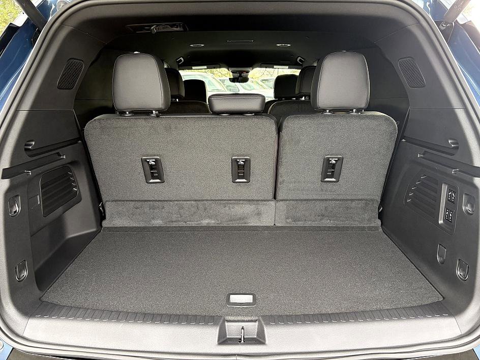 New 2026 Chevrolet Traverse High Country image 12