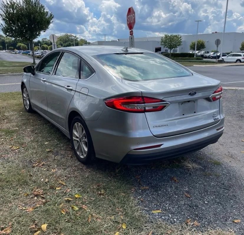 Used 2020 Ford Fusion SE image 5