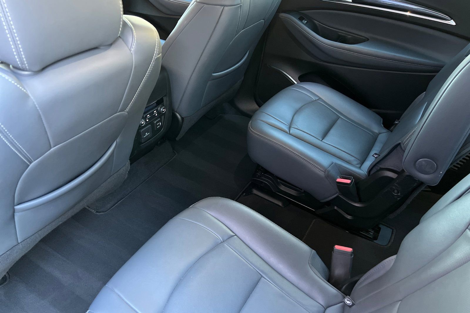 Used 2024 Buick Enclave Premium image 16