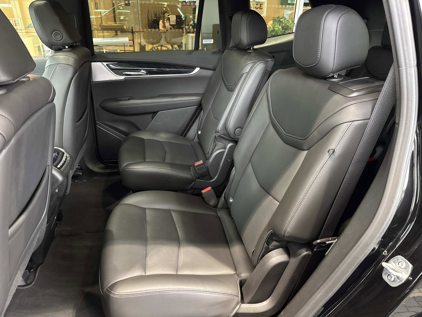 Used 2025 Cadillac XT6 Premium Luxury image 13