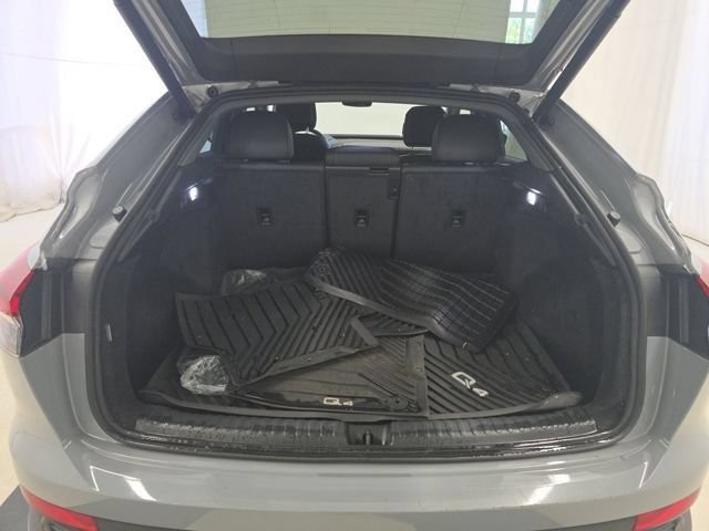 Used 2022 Audi Q4 e-tron Premium Plus w/ Premium Plus AWD/4WD image 9