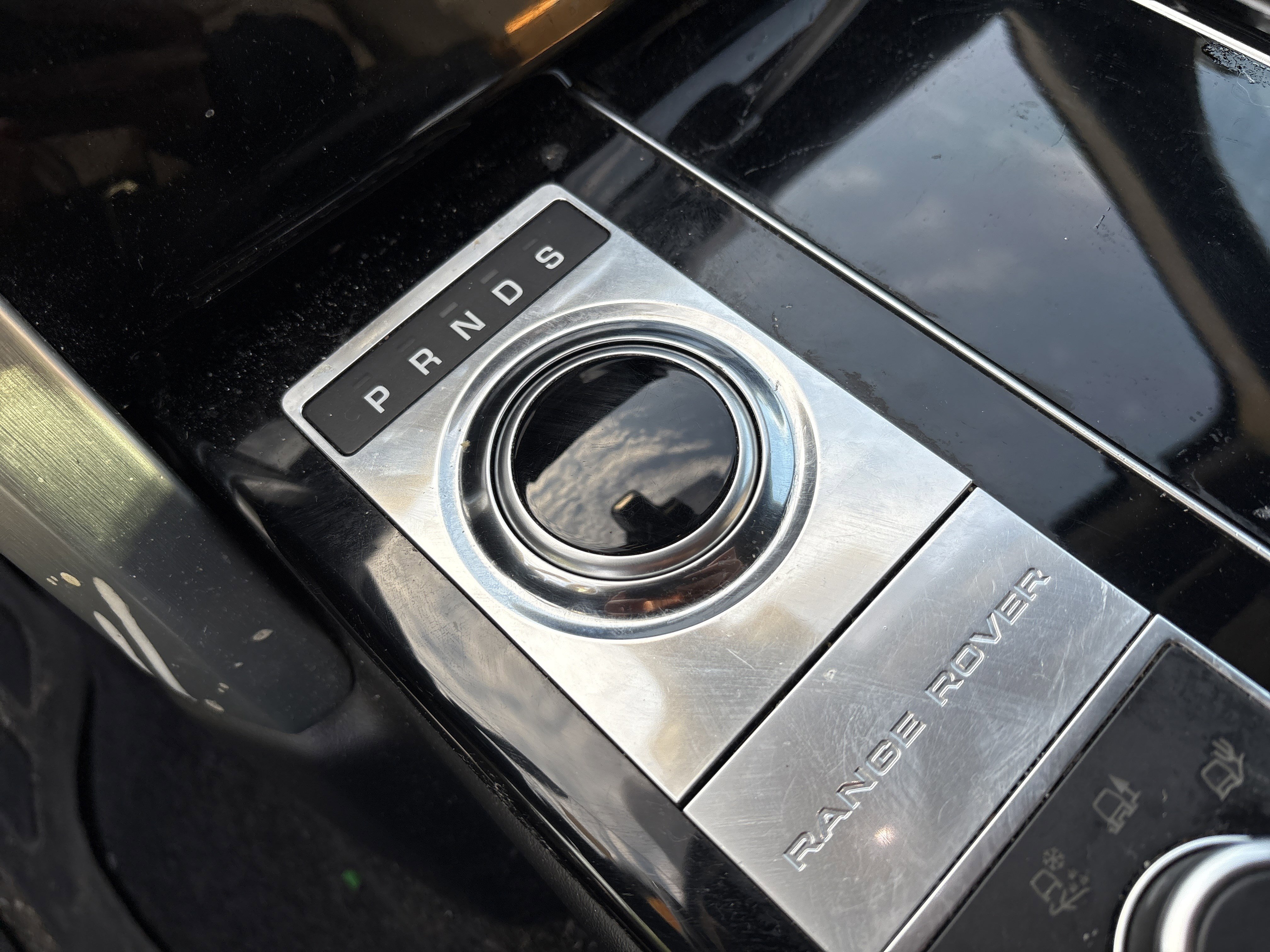 Used 2023 Land Rover Defender 90 X-Dynamic SE AWD/4WD image 29