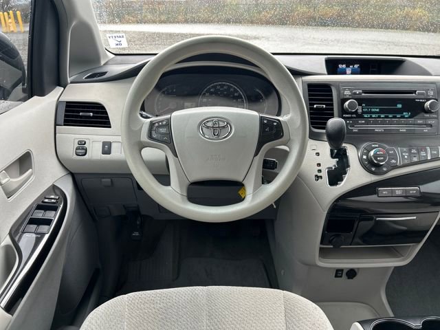 Used 2014 Toyota Sienna LE image 19