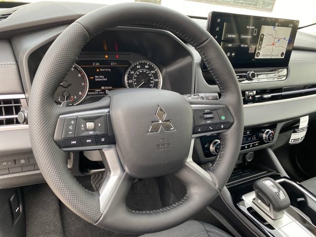 New 2026 Mitsubishi Outlander SE image 13