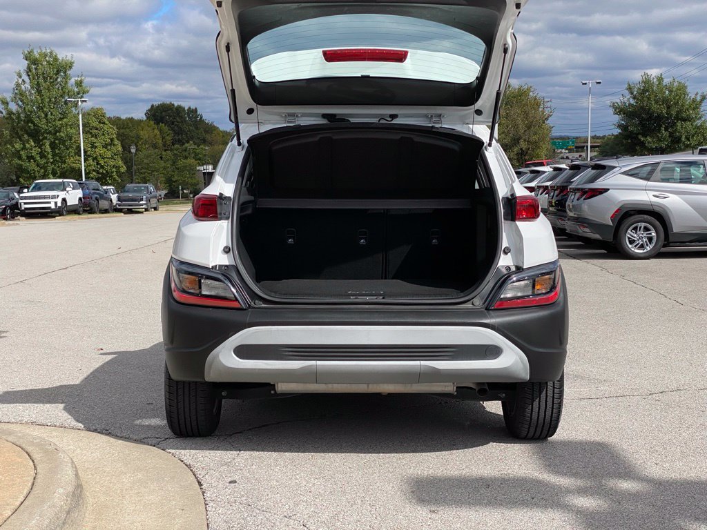 Used 2023 Hyundai Kona SE w/ Cargo Package AWD/4WD image 7