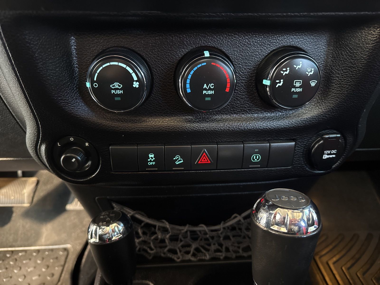 Used 2014 Jeep Wrangler Unlimited Rubicon w/ Max Tow Package image 25