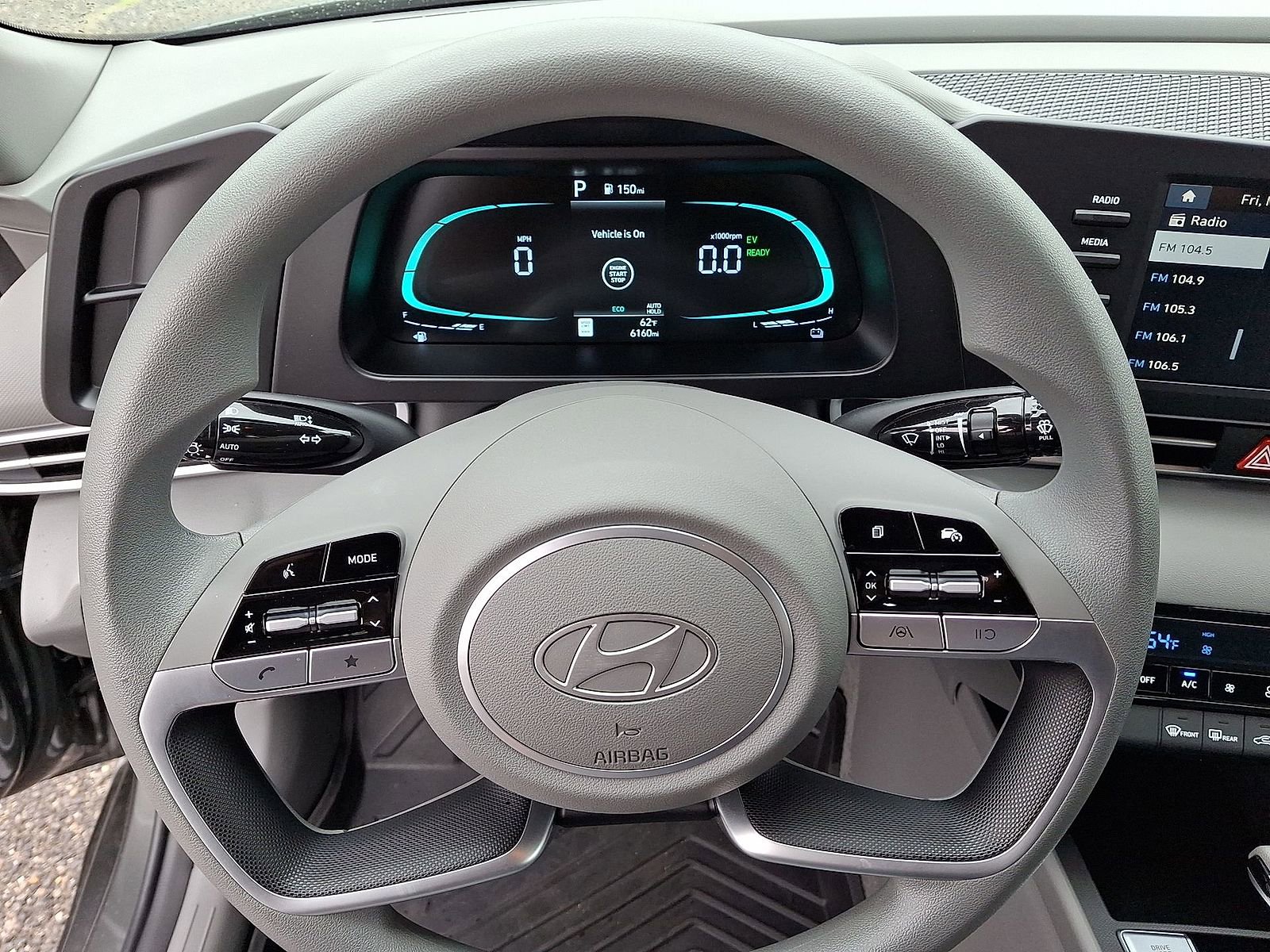 Used 2025 Hyundai Elantra Hybrid FWD image 22