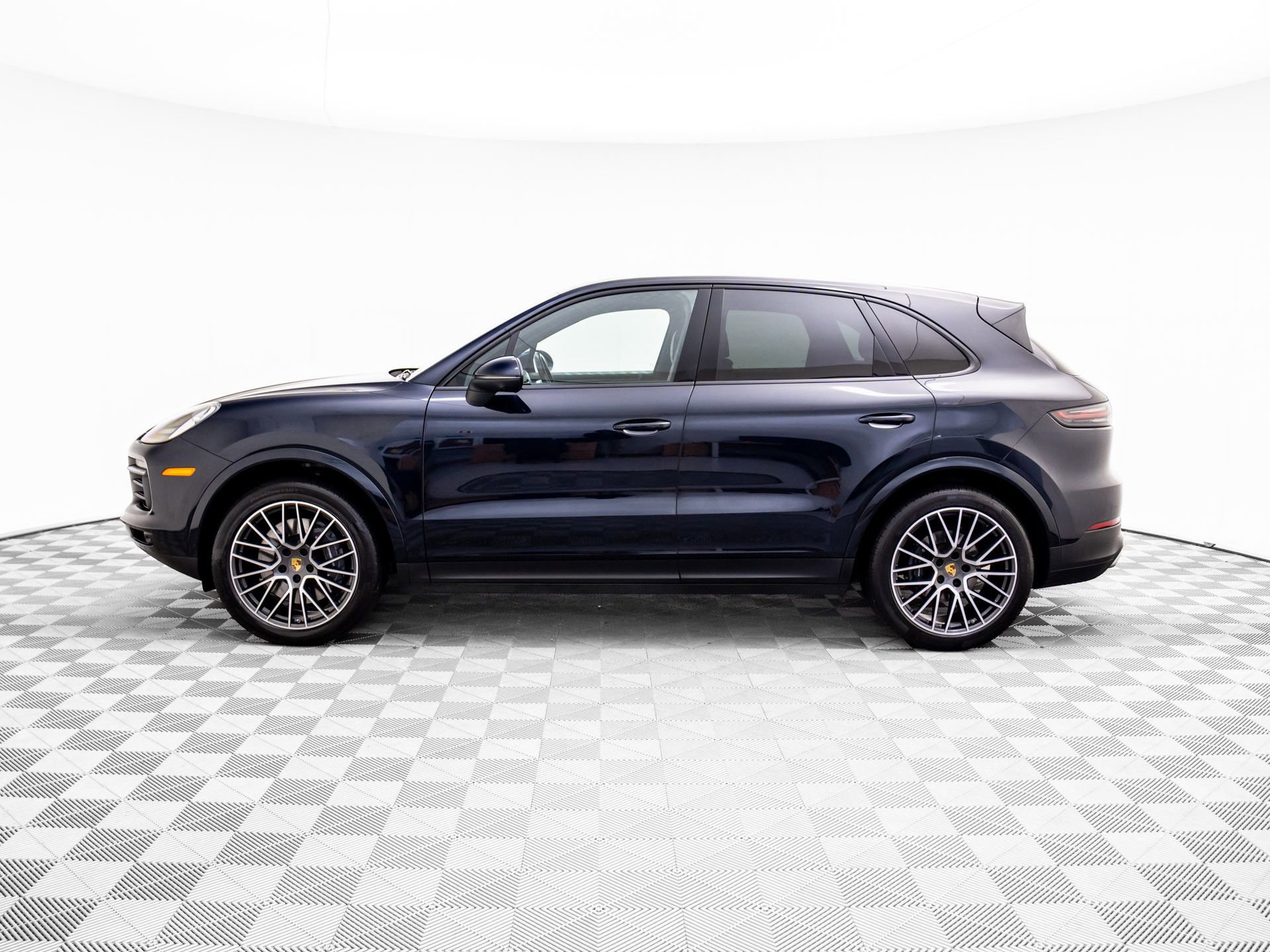 Certified 2021 Porsche Cayenne image 2
