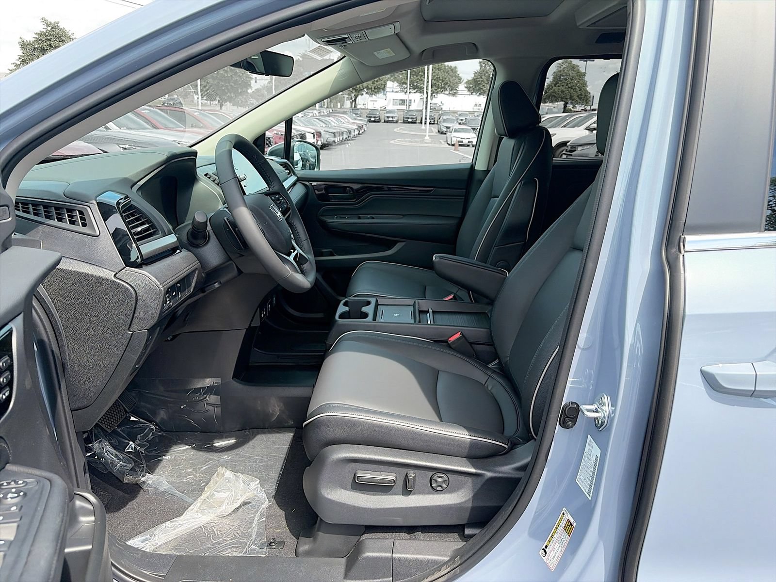 New 2026 Honda Odyssey Touring image 4