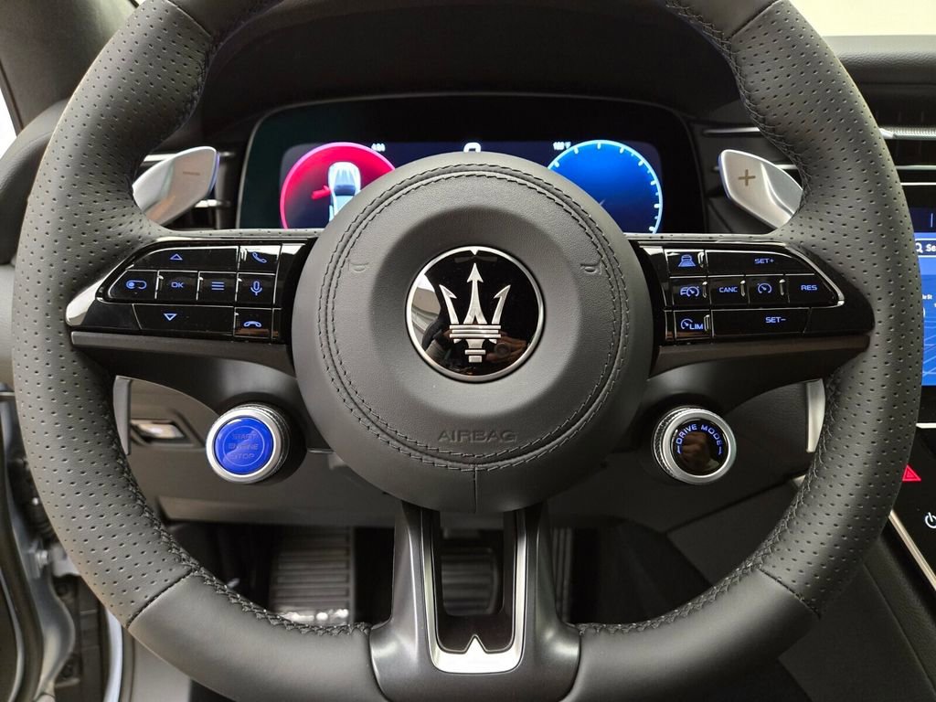 Used 2024 Maserati Grecale GT image 34