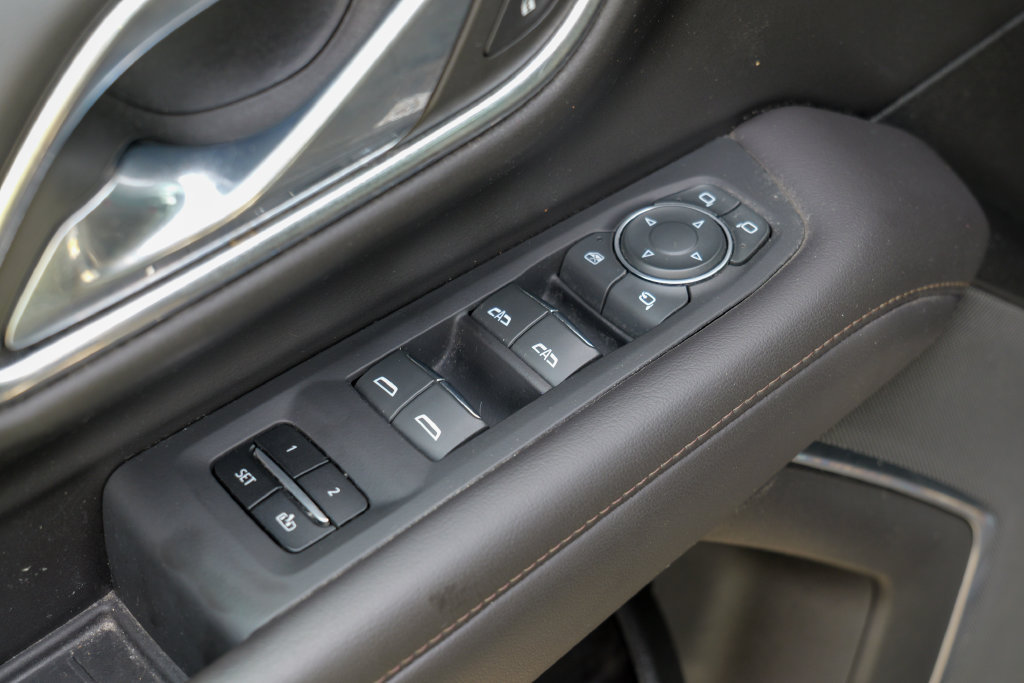 Used 2023 Chevrolet Suburban High Country AWD/4WD image 17