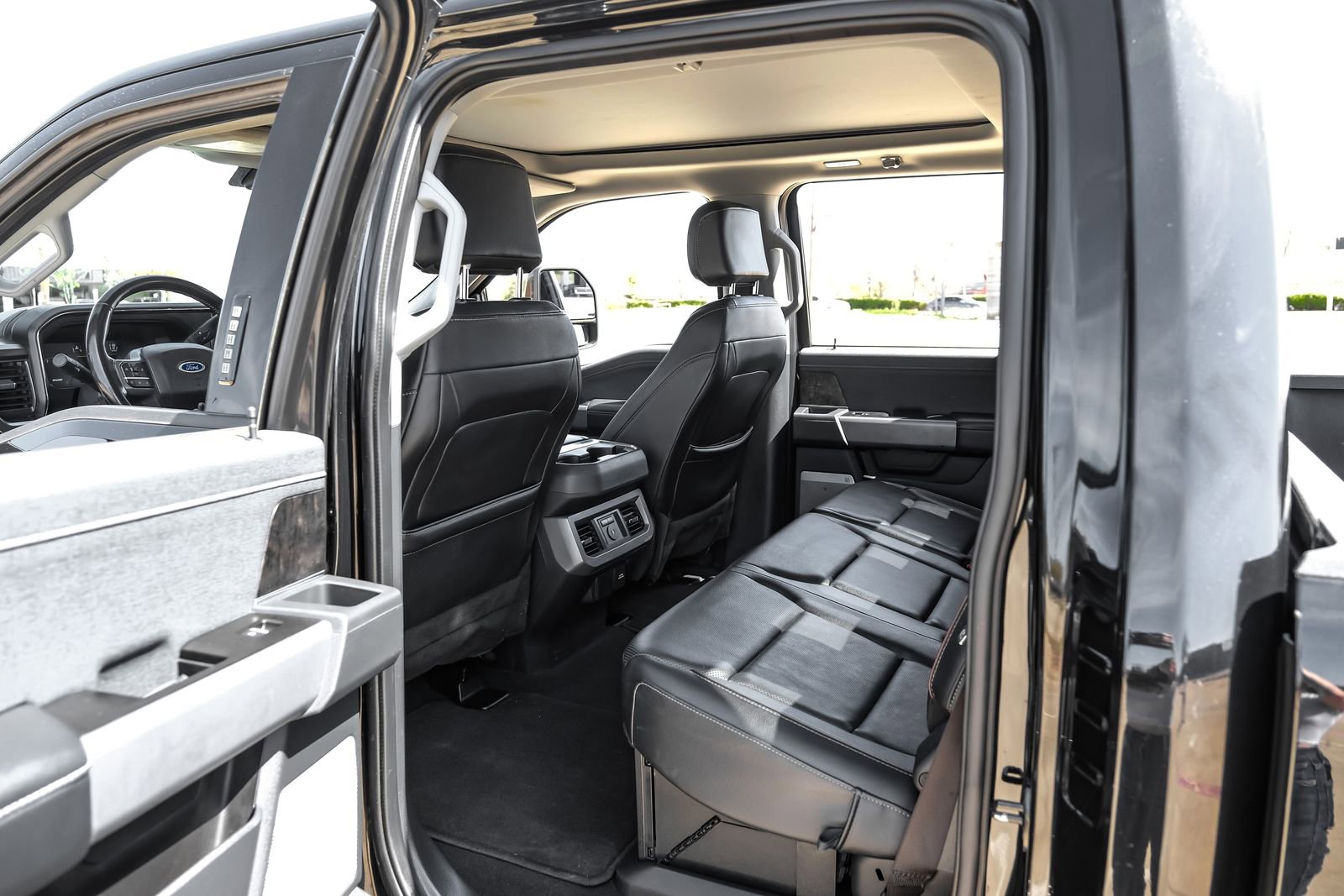 Used 2023 Ford F350 Lariat image 41