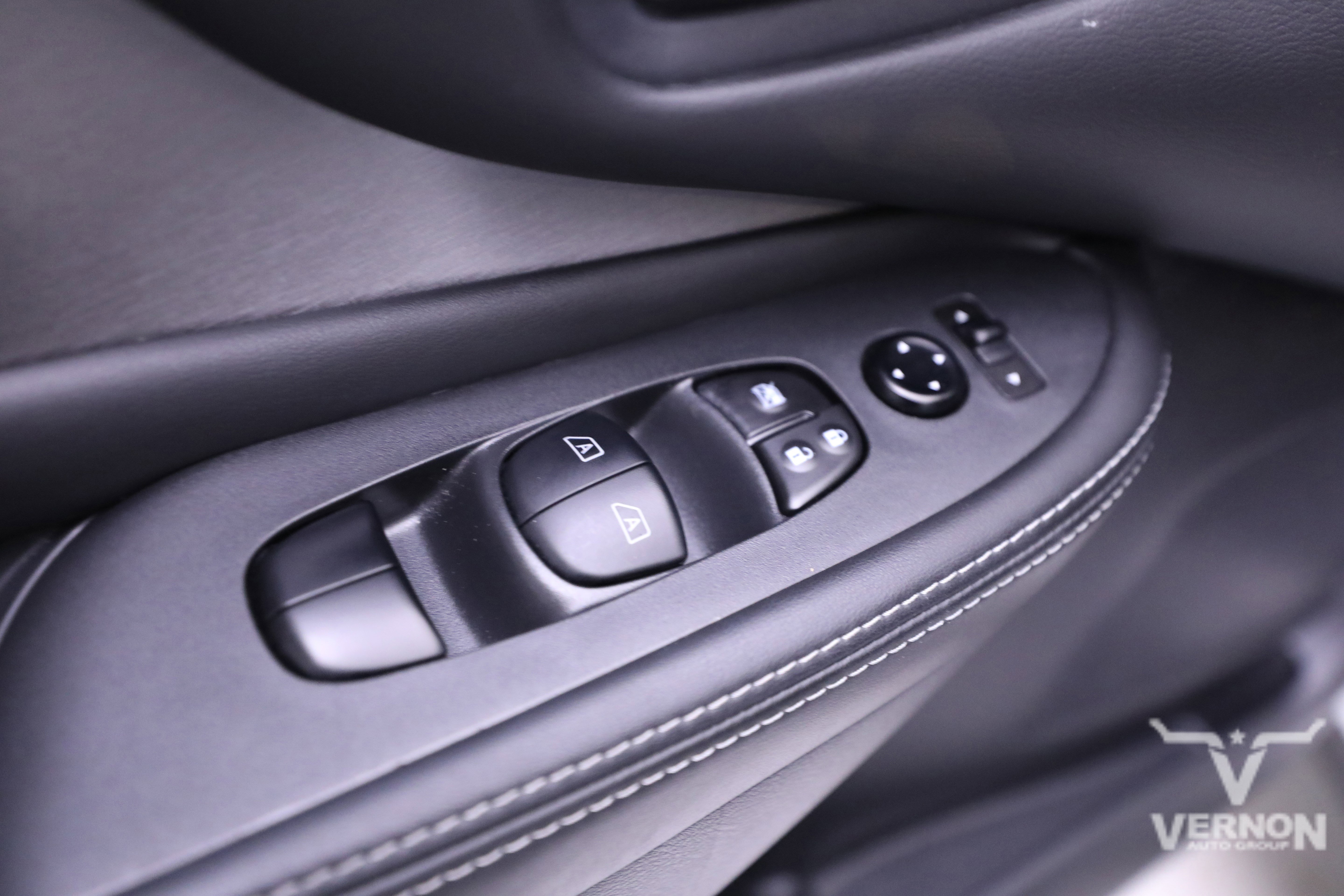 Used 2023 Nissan Murano SV w/ SV Midnight Edition Package image 18