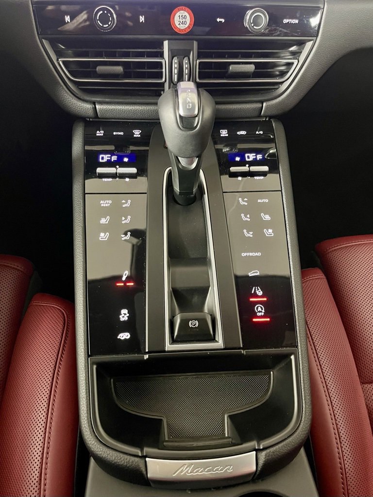 Certified 2023 Porsche Macan S image 31