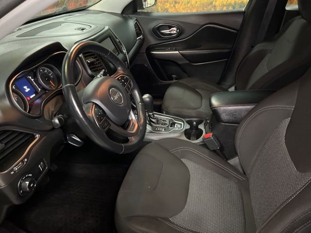 Used 2019 Jeep Cherokee Latitude w/ Cold Weather Group image 24