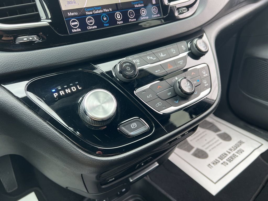 Used 2020 Chrysler Pacifica Touring-L image 21